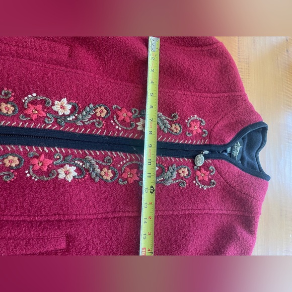 Icelandic Embroidered Jacket - Picture 8 of 12